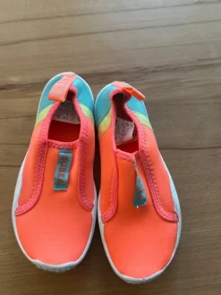 32/33 Badeschuhe