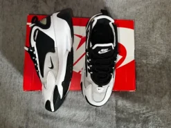 2019 Nike WMNS Zoom 2K Sneaker Black / White Gr. 37,5