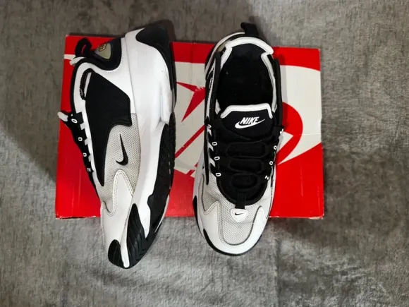 2019 Nike WMNS Zoom 2K Sneaker Black / White Gr. 37,5