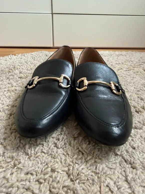 & Other Stories Loafer mit Goldenem Detail