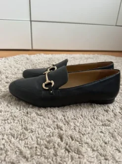 & Other Stories Loafer mit Goldenem Detail