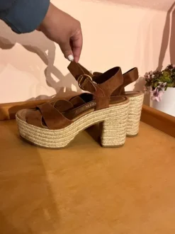 Absatz Sandalen