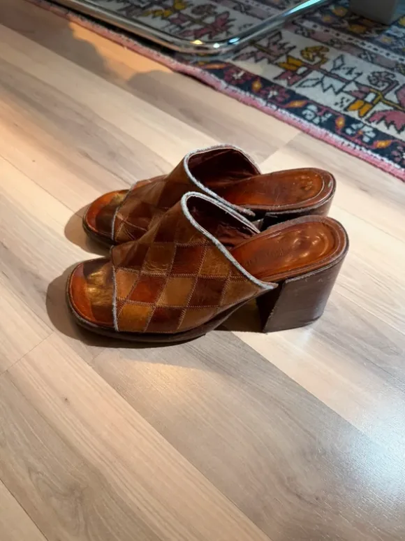 Absatzsandalen
