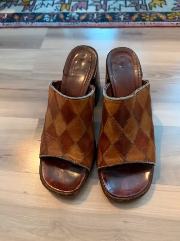 Absatzsandalen