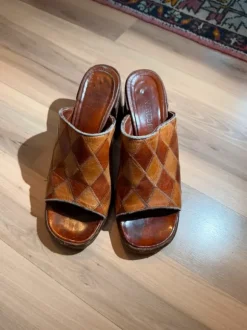 Absatzsandalen
