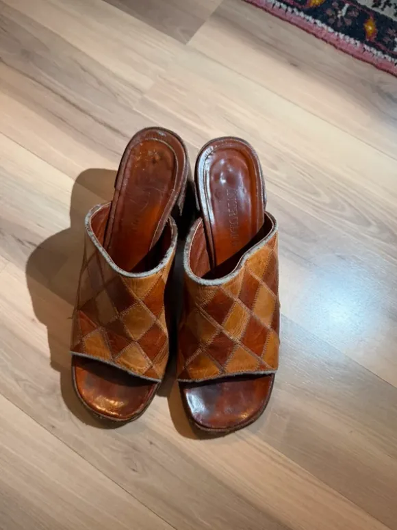 Absatzsandalen