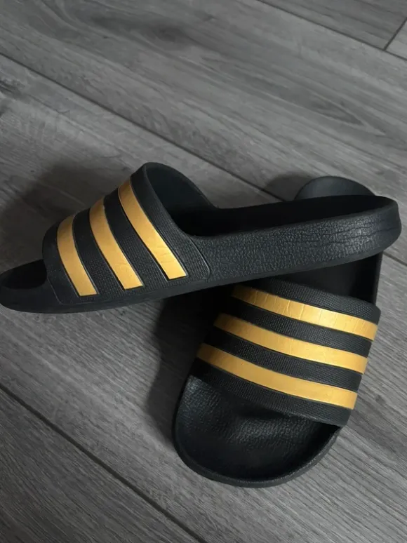 Adidas Adiletten | Schwarz/Gold | Gr. 38