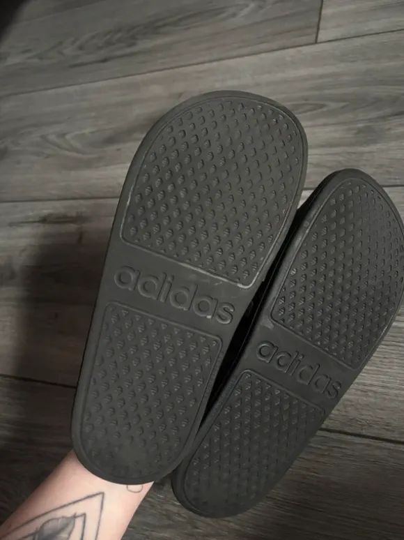 Adidas Adiletten | Schwarz/Gold | Gr. 38