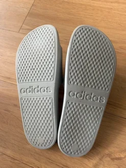 Adidas Adiletten Gr.44 grau