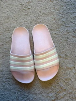 Adidas Badelatschen rosa Gr. 34-35