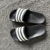 Adidas badslippers zwart met witte strepen