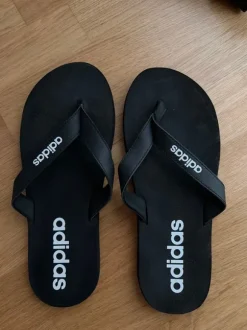 Adidas Flip Flops 44/45 Sandalen Adiletten