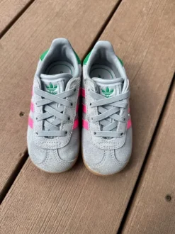 Adidas gazelle maat 23 grijs roze groen