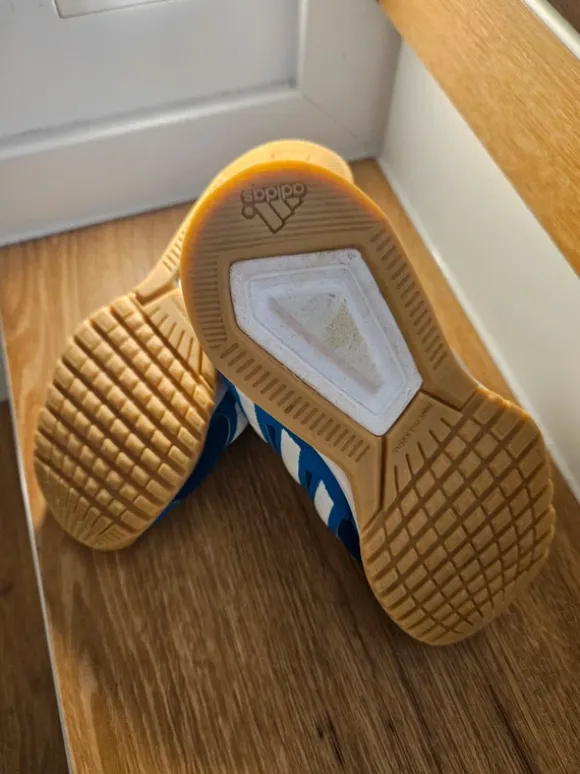 Adidas Hallenschuhe Turnschuhe Größe 30