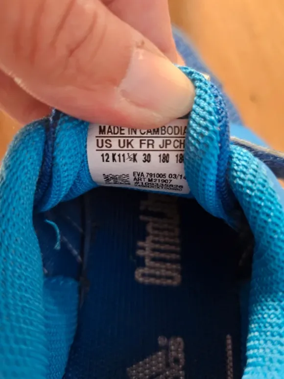 Adidas Hallenschuhe Turnschuhe Größe 30