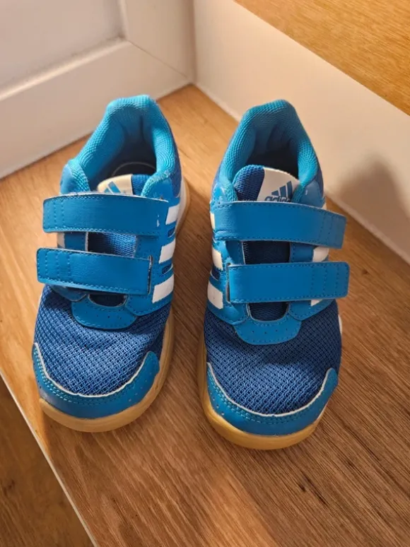 Adidas Hallenschuhe Turnschuhe Größe 30