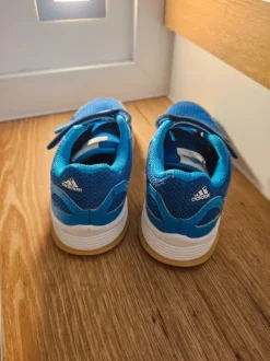 Adidas Hallenschuhe Turnschuhe Größe 30