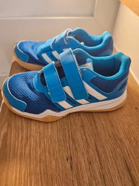 Adidas Hallenschuhe Turnschuhe Größe 30