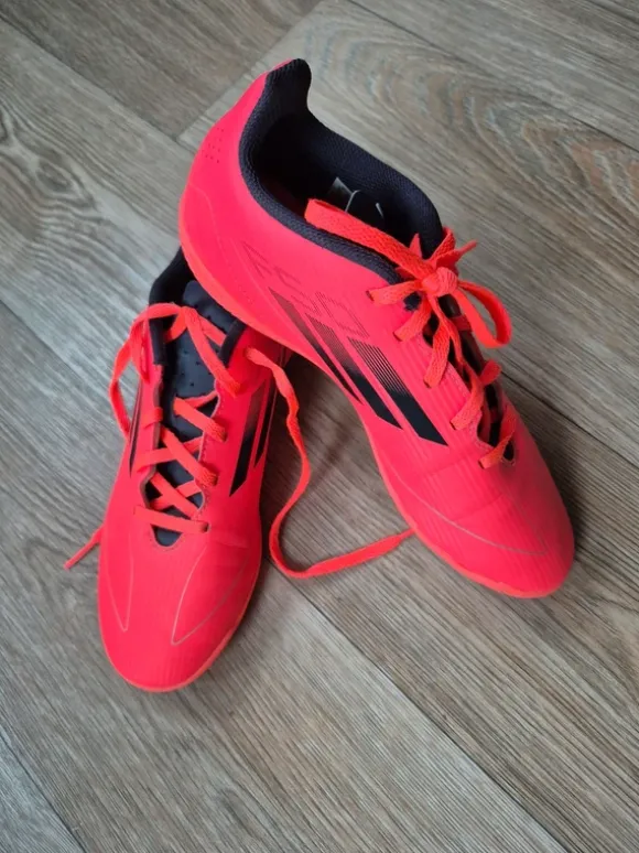 Adidas Hallenturnschuhe