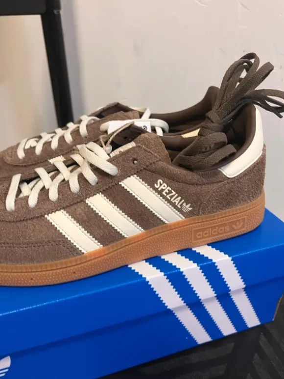 adidas Handball Earth Strata Damen's Größen 40 2/3