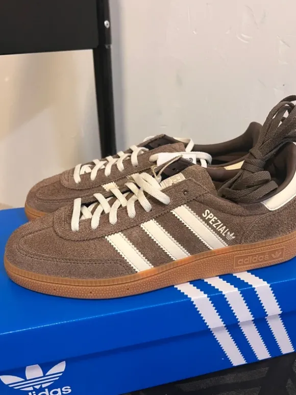 adidas Handball Earth Strata Damen's Größen 40 2/3
