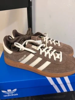 adidas Handball Earth Strata Damen's Größen 40 2/3