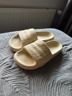 Adidas Island Club Adilette size 9UK 43EU