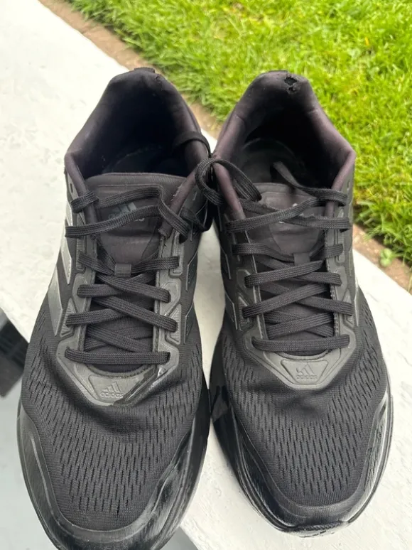 Adidas schwarzer Freizeitschuh