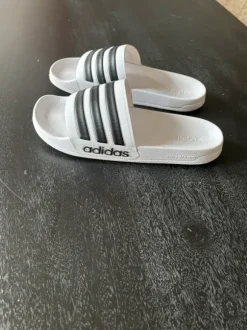 Adidas slippers maat 43