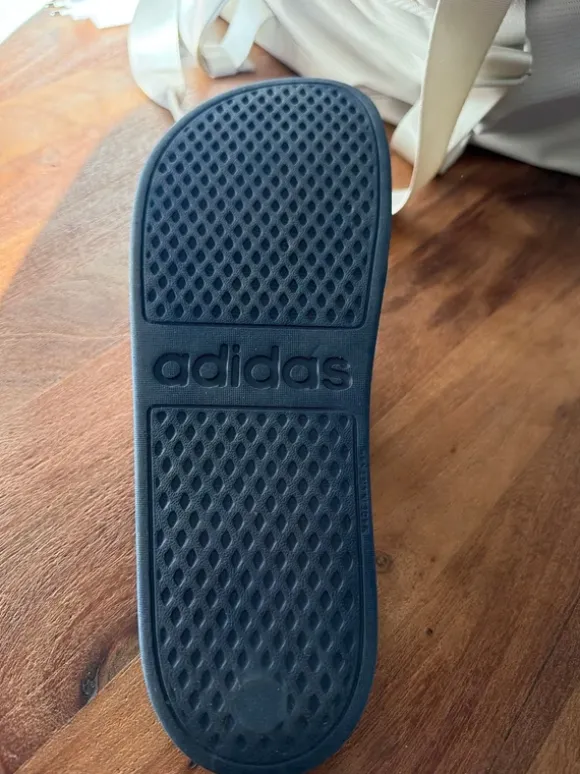 Adidas slippers maat 44,5 (nieuw)