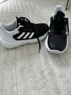 Adidas Sneaker Damen Gr. 37,5 – Schwarz/Weiß – sehr leicht & bequem – Top Zustand