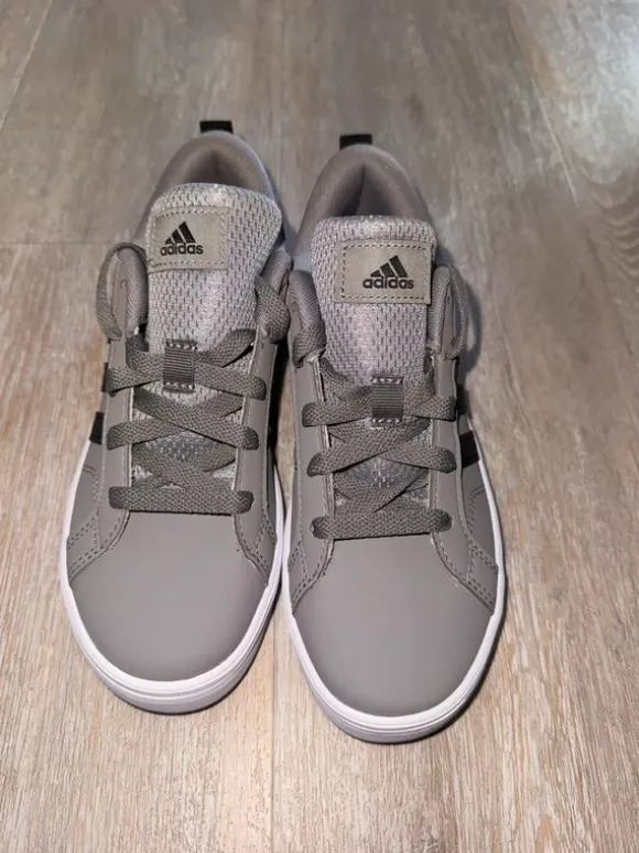 Adidas Sneaker für Jungs Gr.34 Neu!
