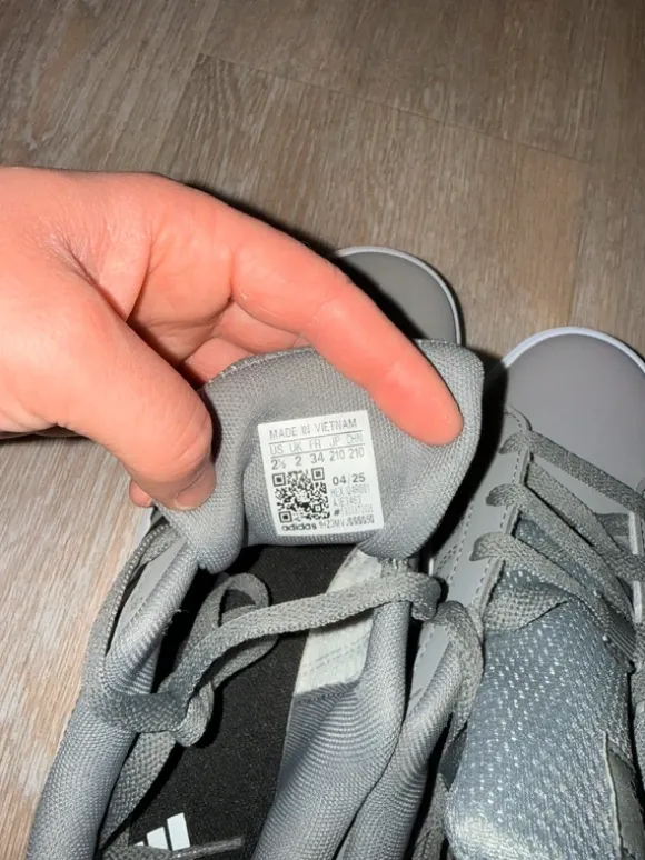 Adidas Sneaker für Jungs Gr.34 Neu!