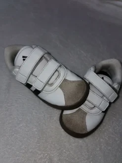 Adidas sneaker Gr. 25