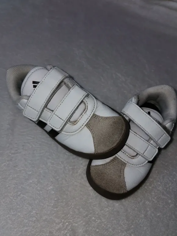 Adidas sneaker Gr. 25