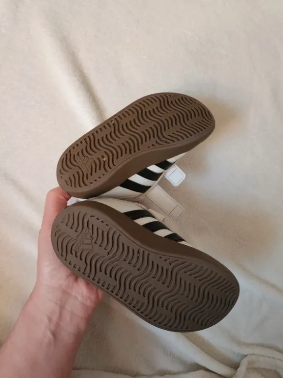 Adidas sneaker Gr. 25