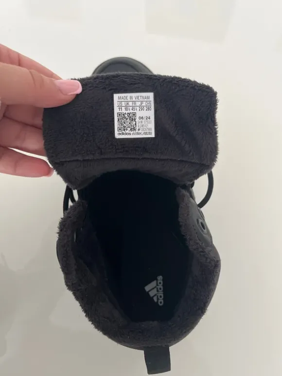 Adidas Sneaker mit Fell