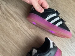 Adidas Sneaker mit Licht