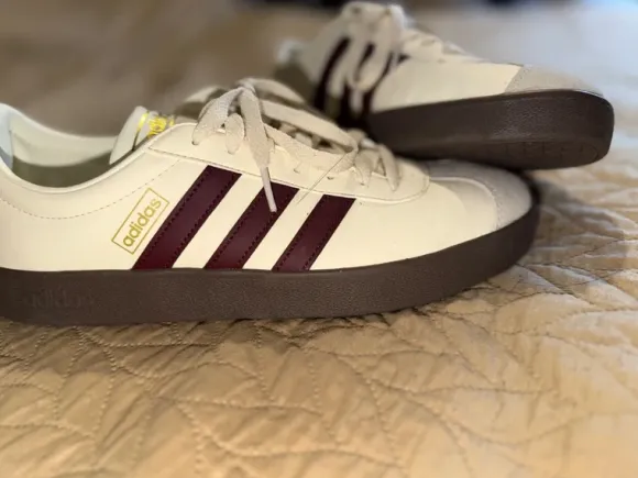 Adidas sneakers wit/bordeaux – maat 43⅓ – zo goed als nieuw
