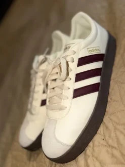 Adidas sneakers wit/bordeaux – maat 43⅓ – zo goed als nieuw