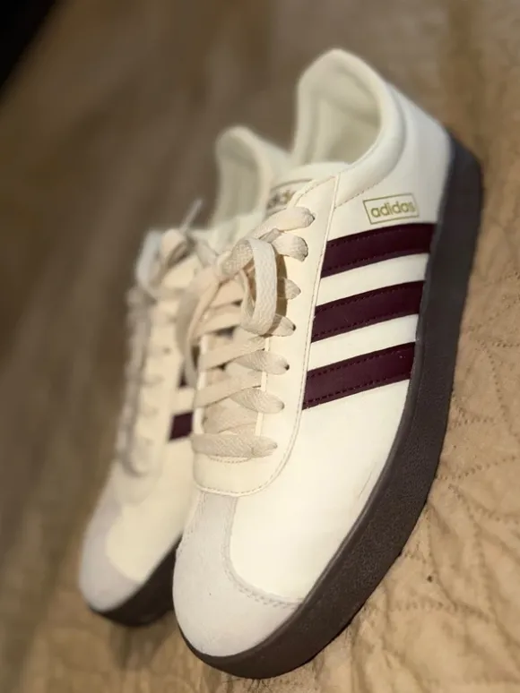 Adidas sneakers wit/bordeaux – maat 43⅓ – zo goed als nieuw