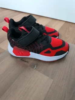 Adidas Spiderman Sneaker Größe 31