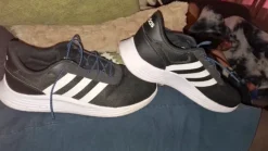 Adidas sport schoenen.