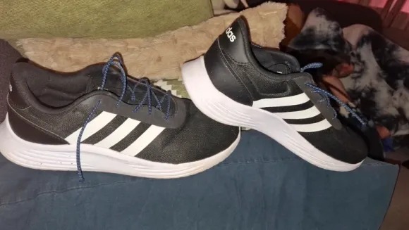 Adidas sport schoenen.