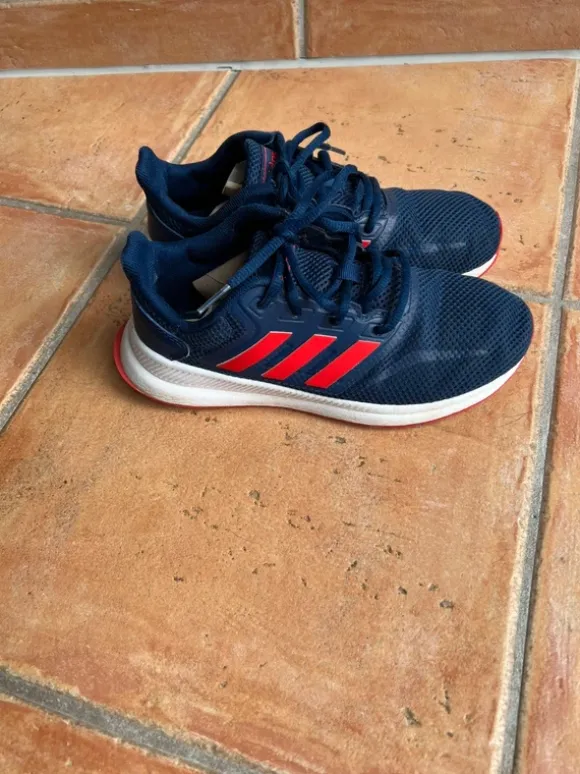 Adidas Sportschuhe 33
