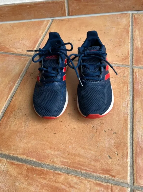 Adidas Sportschuhe 33