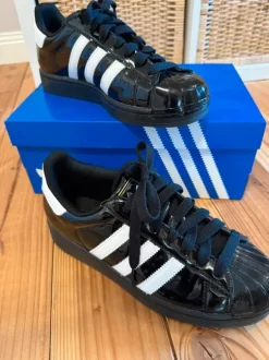 Adidas Superstar 2 Sneaker, Gr. 40, schwarz Lack/Leder, neu in OVP