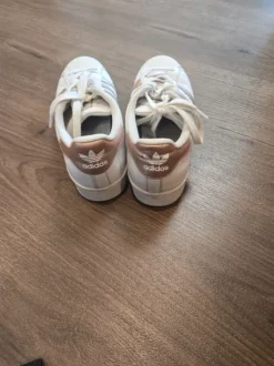 Adidas Superstars - 39 1/3