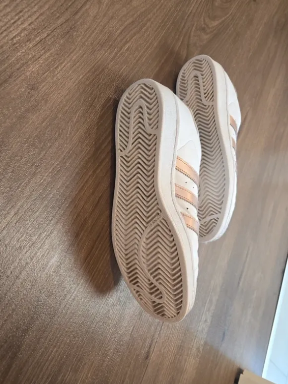 Adidas Superstars - 39 1/3