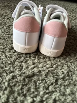 Adidas Turnschuhe Gr. 32